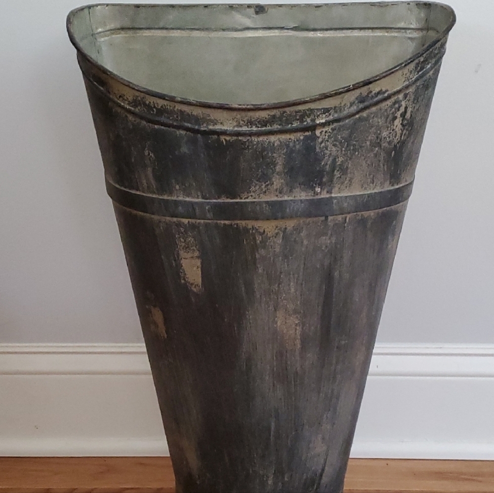 Vintage-Inspired Black Metal Vase